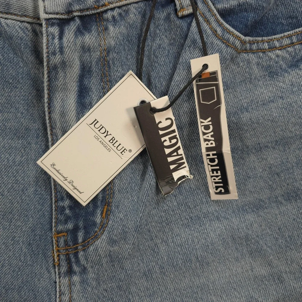 Judy Blue Jeans Womens 18W Light Wash High Rise Baggy Straight Stretch Denim NEW
